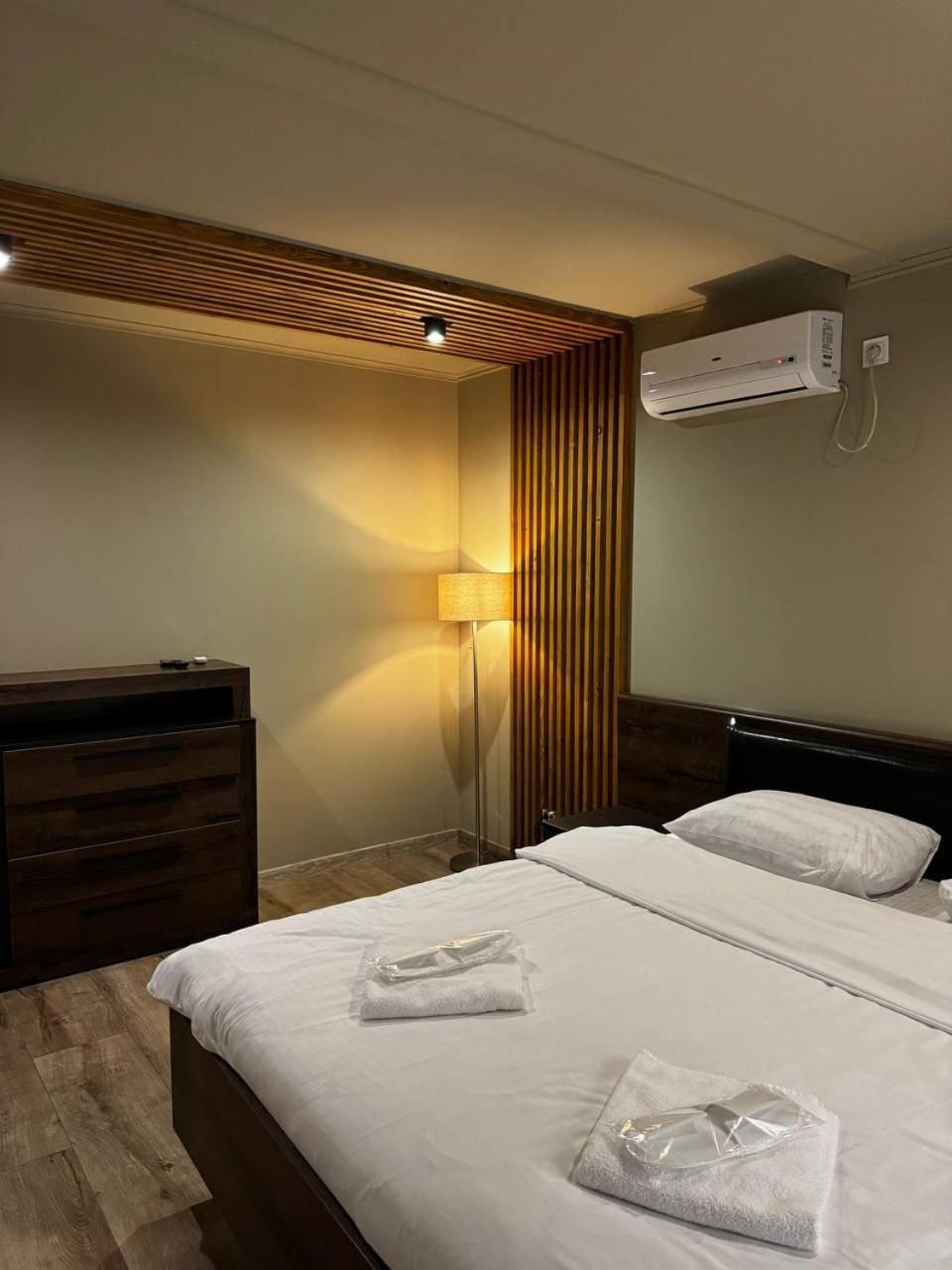 Hotel Orlyne Gnizdo Chernivtsi Habitación foto