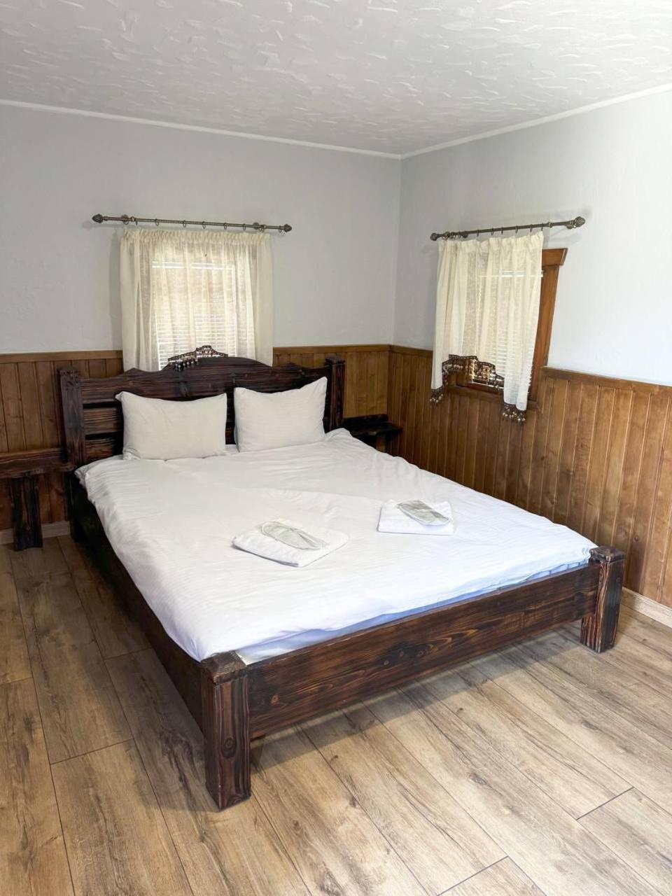 Hotel Orlyne Gnizdo Chernivtsi Habitación foto