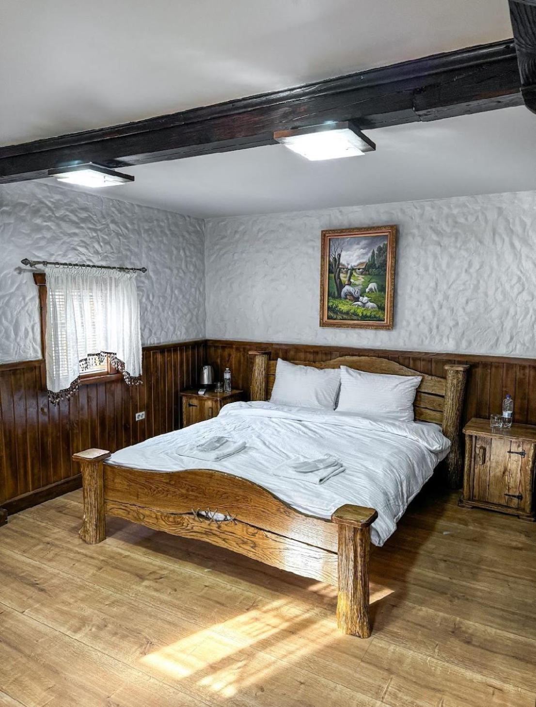 Hotel Orlyne Gnizdo Chernivtsi Habitación foto
